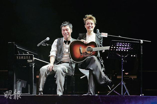 許志安演出互動引發(fā)熱議，經(jīng)紀(jì)人澄清婚訊傳聞